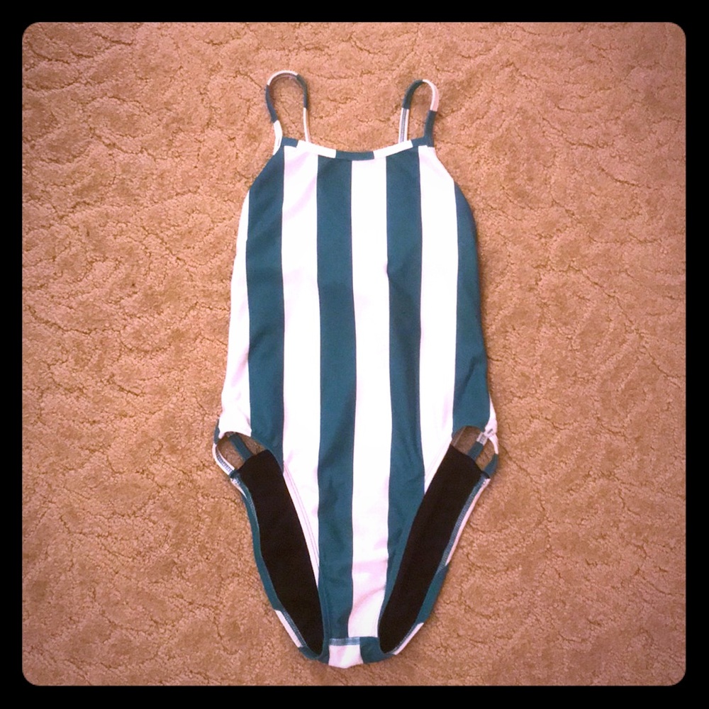 Jolyn Gavin Tie-back Onesie size 26
